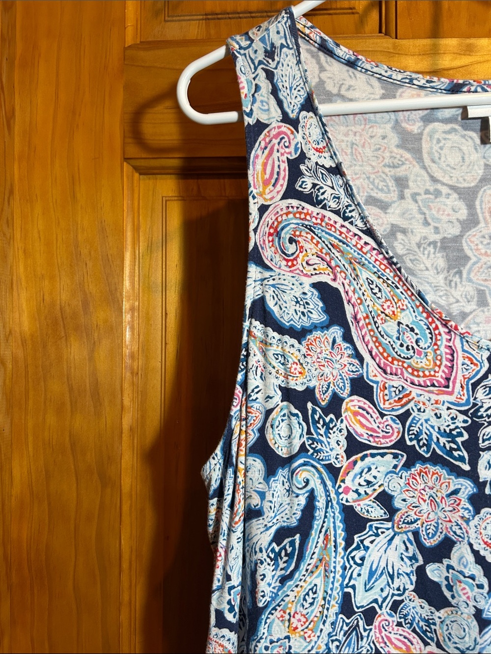 Garment on Hanger - Picture 4 of 14